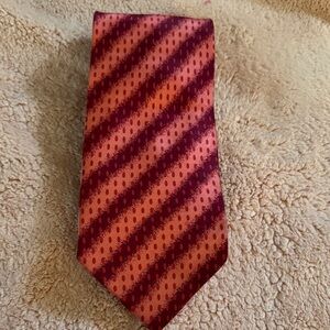 Elegant Striped Tie in Red and Orange